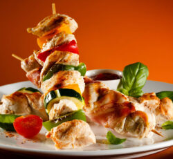 تهیه غذای نیلوفر اندیشه