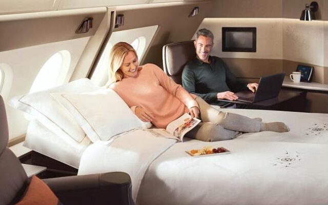 نگاهی به اتاق های هتل سنگاپور که در آسمان حرکت می کند