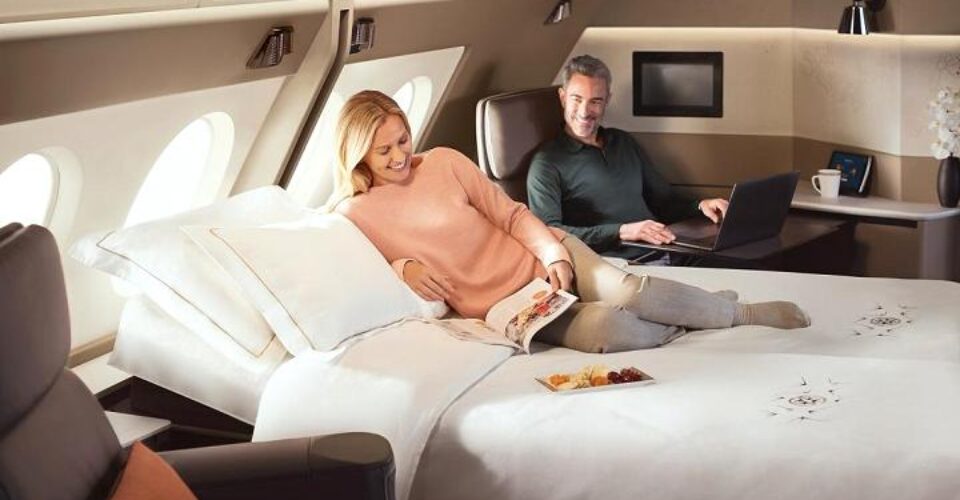 نگاهی به اتاق های هتل سنگاپور که در آسمان حرکت می کند