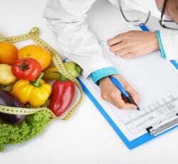 دکتر خدیجه یعقوبلو متخصص تغذیه