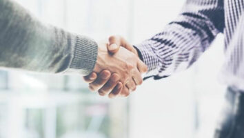 افرادی که قوی‌تر دست می‌دهند توانایی ذهنی بیشتری دارند