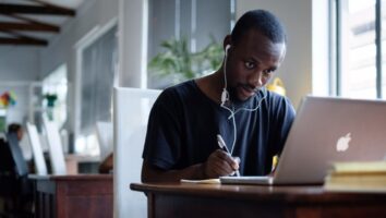 ۶ کاری که افراد موفق پس از بازگشت از تعطیلات طولانی انجام می دهند