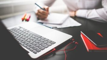 ۹ روش برای آنکه ابتکار عمل را در دست گرفته و در کارتان جدی گرفته شوید