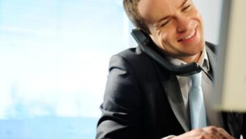 ۹ روش برای بالا بردن اعتماد به نفس در کار